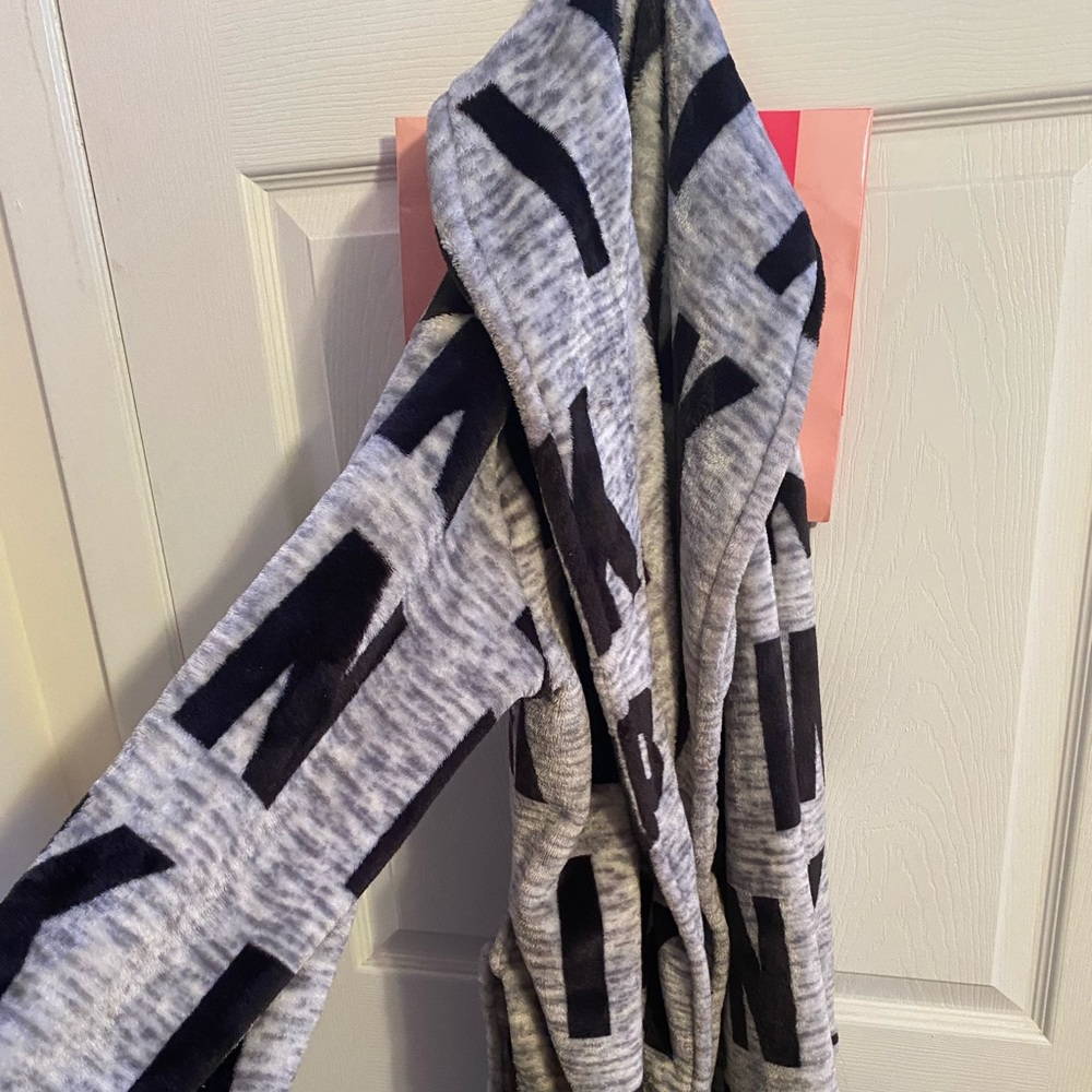 victoria’s secret pink robe